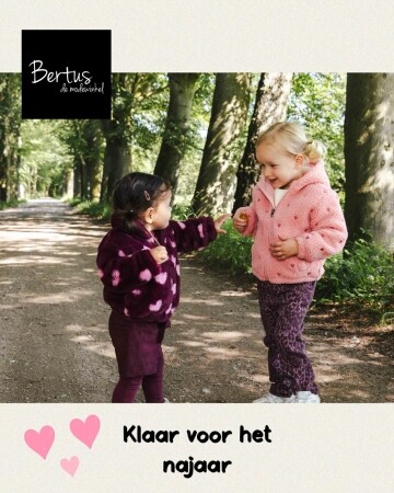 Wat zijn ze leuke he die jassen met hartjes prints?!
Nu in onze...